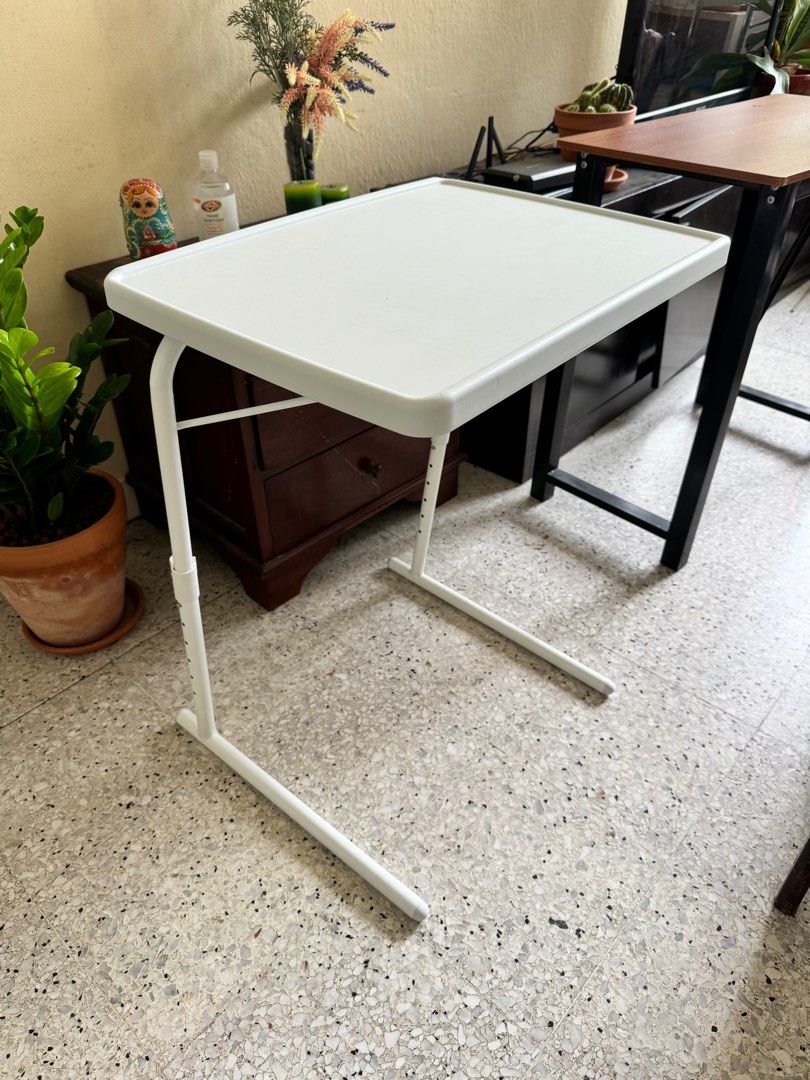 Height Adjustable Table (Category: Tables & Sets) located in Singapore. Submitted by kkccii (Listing ID 1311376110, Image 1). Description: .