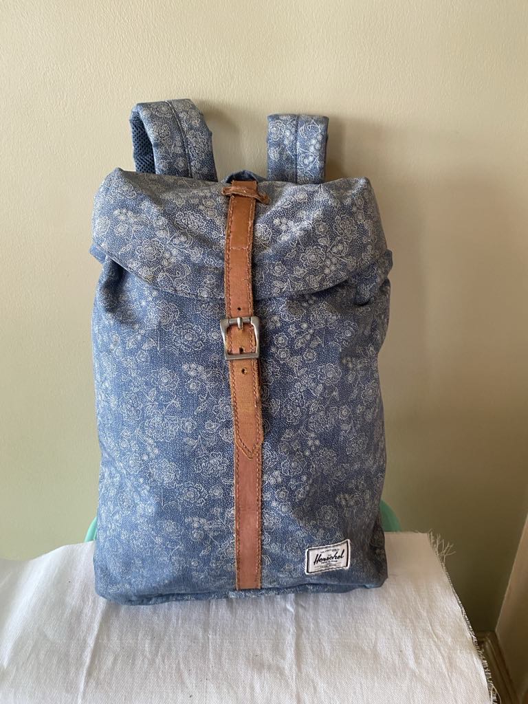 Herschel backpack leather peeling top