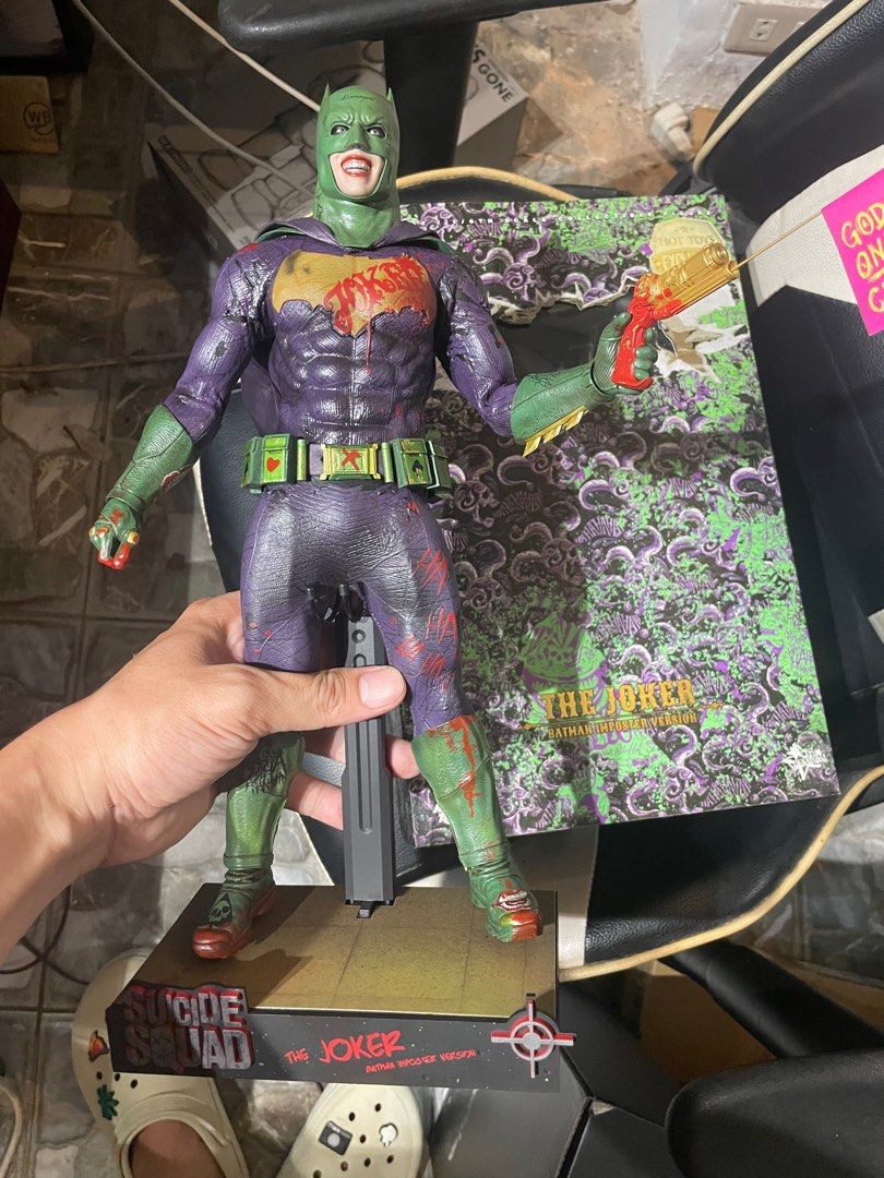 hot toys batman joker (Category: Figurines & Statues) located in Muntinlupa City. Submitted by xeoncrib (Listing ID 1311356006, Image 1). Description: as is complete acce flaking issue.