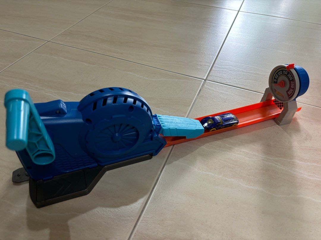 Hotwheels Rev N Launch Challenge 100 Authentic