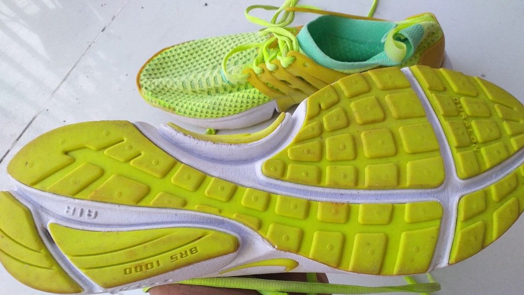 Jual murah Nike W air presto original Fesyen Wanita Sepatu di Carousell