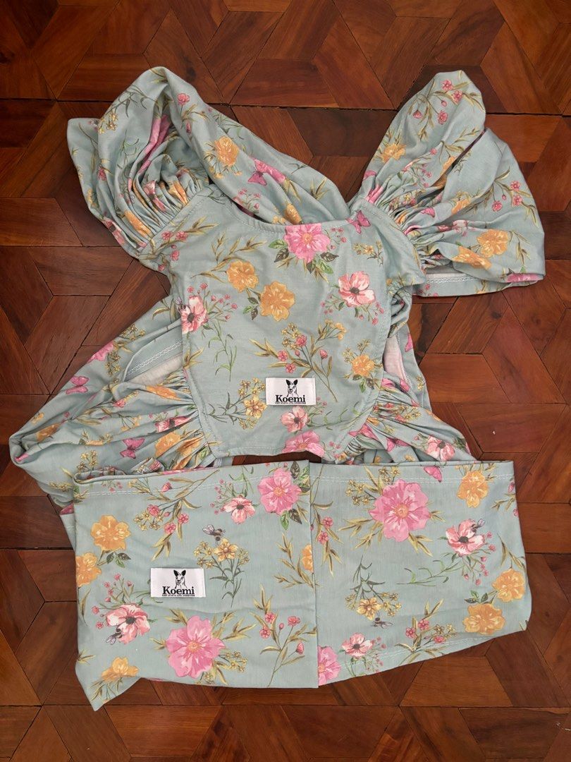Koemi Baby Carrier (Category: Carriers & Slings) located in Quezon City. Submitted by sabmarine (Listing ID 1311355690, Image 1). Description: Brand new never used Koemi baby carrier. Good for 2 months to toddler. Only fitted it once. Size: small to medium. .