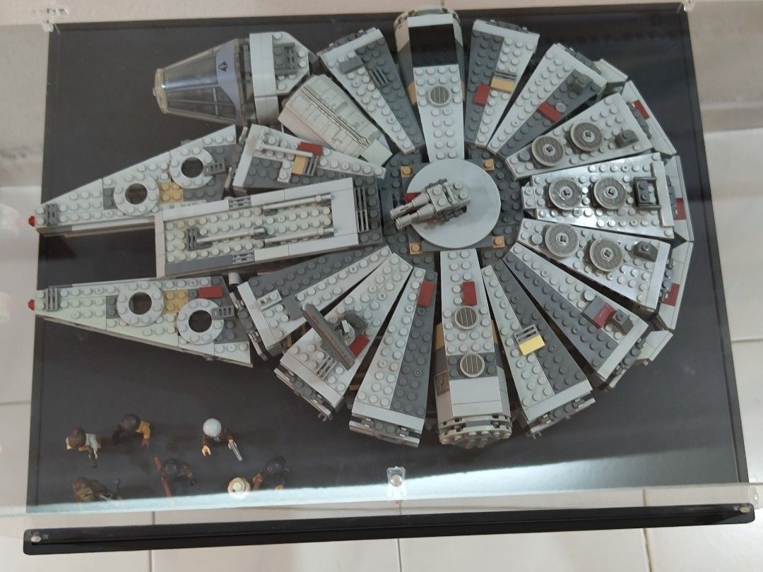 Lepin 05007 Lego 75105 Millennium Falcon with Showcase Display Acrylic