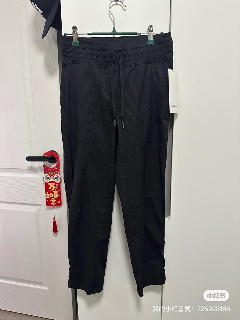 新品未使用 ルルレモンDance Studio ミッドライズクロップパンツ 気まずい