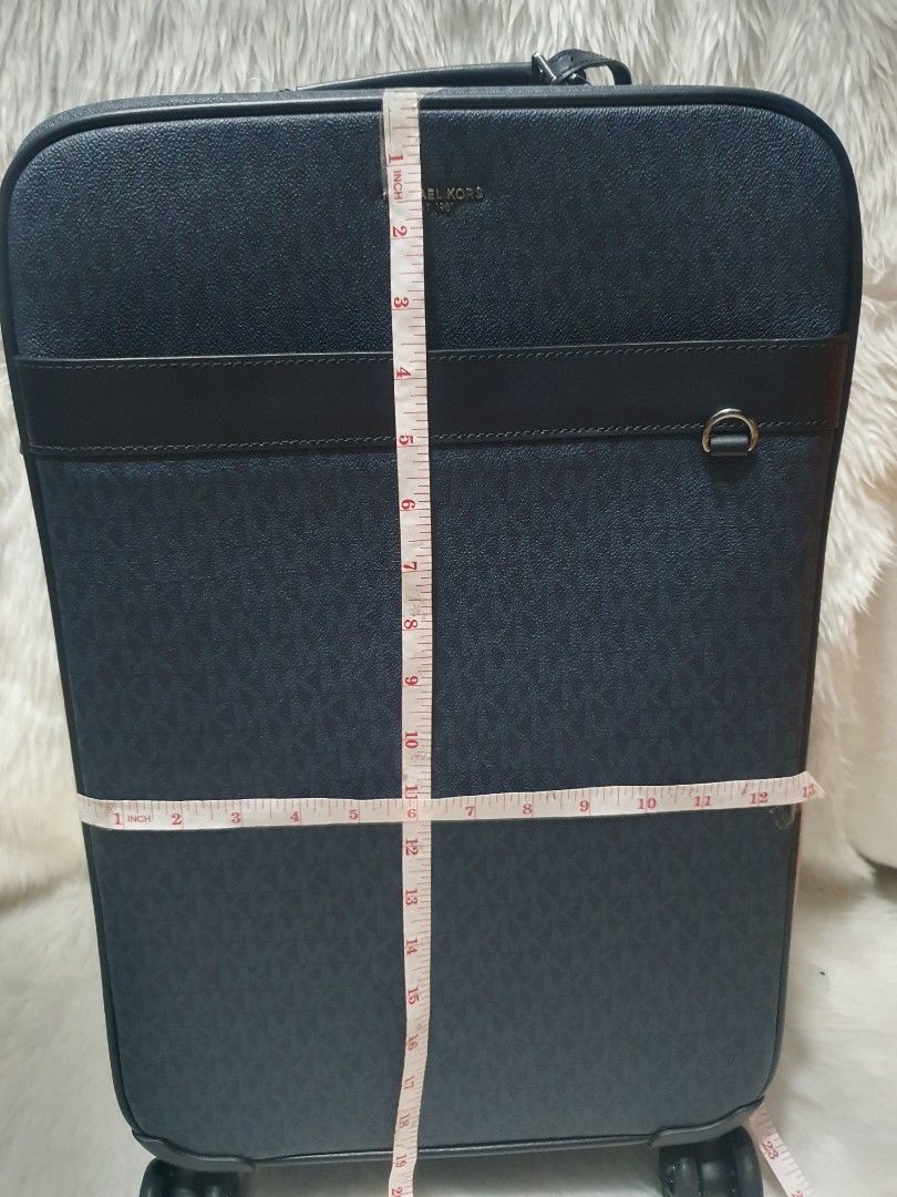 Michael Kors hand carry bag Authentic (Category: Luxury Bags & Wallets) located in Malolos. Submitted by yamaguchionline (Listing ID 1311483791, Image 3). Description: Bought in Japan guaranteed authentic money back if proven fake.very nice in actual.please respect my ads.