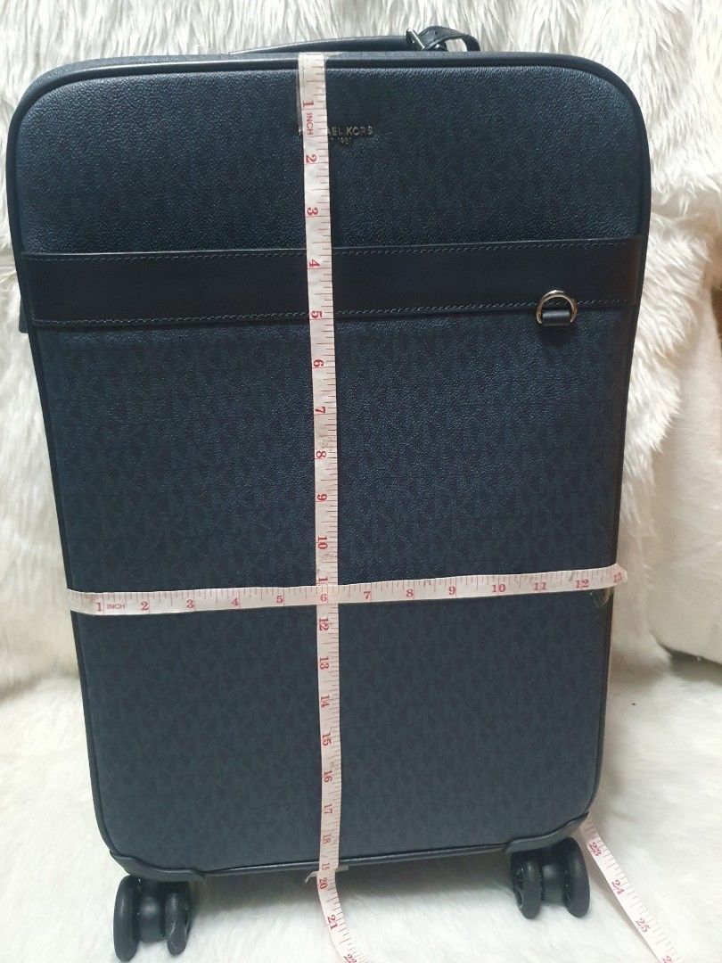 Michael Kors hand carry bag Authentic (Category: Luxury Bags & Wallets) located in Malolos. Submitted by yamaguchionline (Listing ID 1311483791, Image 2). Description: Bought in Japan guaranteed authentic money back if proven fake.very nice in actual.please respect my ads.