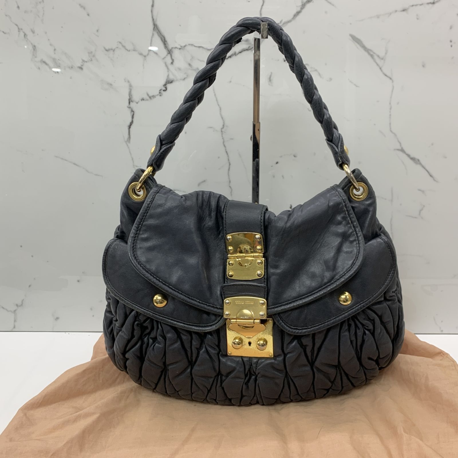 miu miu archive turn lock one shoulder bag y2k ミュウミュウ アーカイブ ターンロック レザー ワンショルダーバッグ ブラック 黒｜Yahoo!フリマ（旧PayPayフリマ）