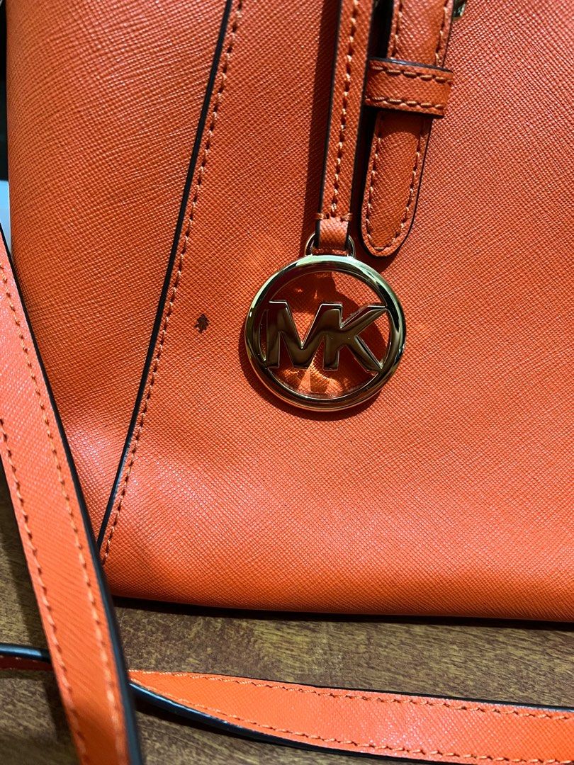 MK carry all (Category: Luxury Bags & Wallets) located in Taguig. Submitted by marshmy (Listing ID 1311483620, Image 3). Description: Pre-loved bag with flaw.