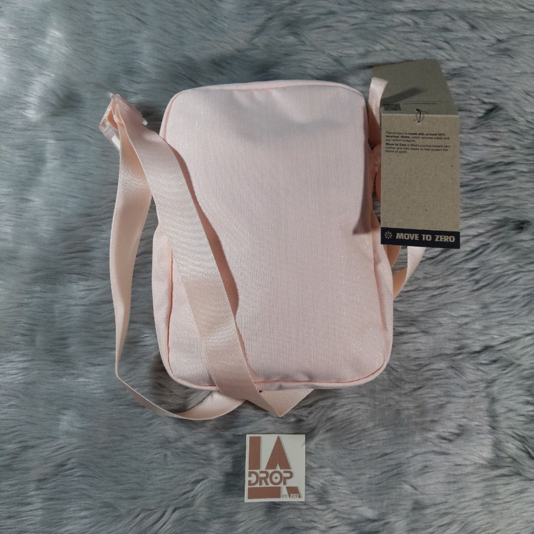 NIKE HERITAGE CROSSBODY BAG (4L) (Category: Belt bags, Clutches and Pouches) located in Caloocan City. Submitted by yeahliao.ll (Listing ID 1311511631, Image 3). Description: NIKE HERITAGE CROSSBODY BAG (4L) For Sale!!! ✔️💯% AUTHENTIC / LEGIT / ORIGINAL ✔️BRAND NEW !!! ✔️ BELOW SRP ✔️ (❌₱1,595 srp❌) ✔️ON-HAND / READY TO SHIP !!! Capacity: ✅ 4L Dimession: ✅ 18 cm X 8 cm X 23 cm (L x W x H) Price: ₱1,000 + sf ***Buyer will shoulder shipping fee ✔️