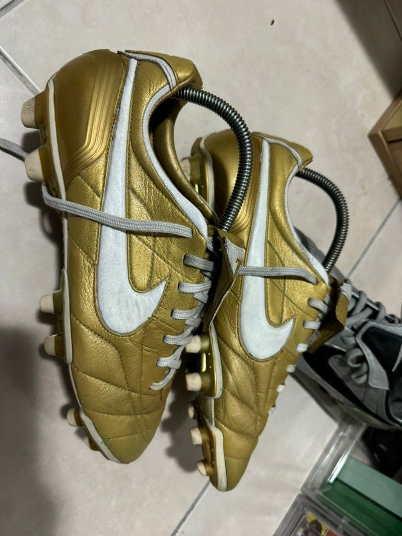 Ronaldinho boots gold store