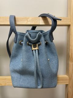 (Category: ) located in . Submitted by missshopaholic94 (Listing ID 1311485405, Image 1). Description: .