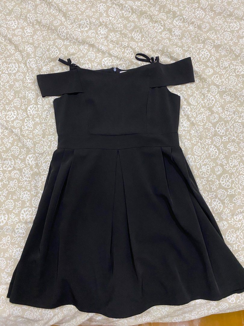 Off shoulder dress BAYO (Category: Dresses) located in Pasig City. Submitted by declutter890 (Listing ID 1311368605, Image 1). Description: .