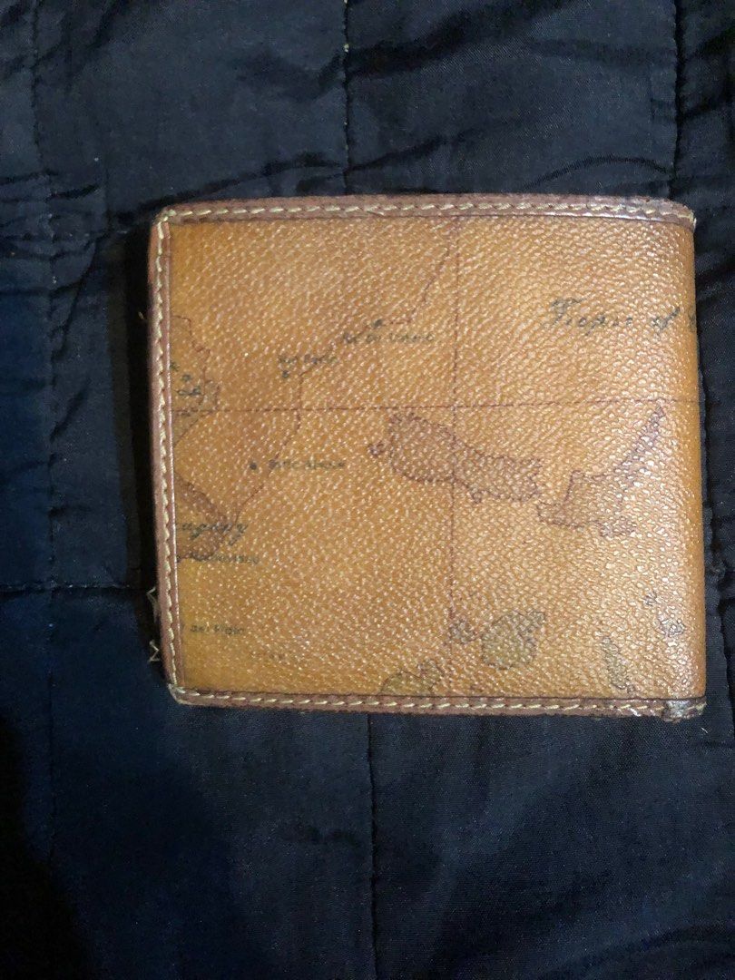 Original ALVIERO mens wallet (Category: Wallets & Card Holders) located in Quezon City. Submitted by tara42 (Listing ID 1311447148, Image 2). Description: Preloved original Alviero mens wallet Sign of usage .