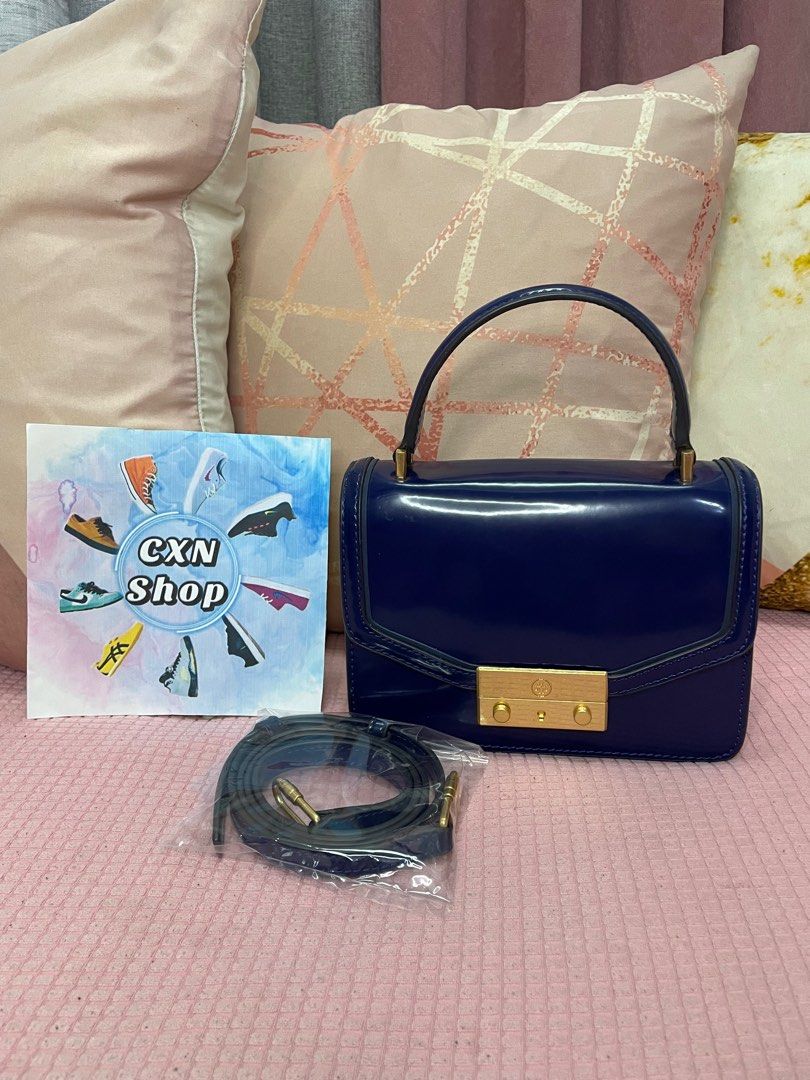 ORIGINAL Tory Burch Juliette Mini Top-handle Bag (Category: Luxury Bags & Wallets) located in Binan City. Submitted by cxn.shop (Listing ID 1311351385, Image 1). Description: PRELOVED 💖 Very good used condition Minimal signs of use Crease marks on leather Comes with sling 100% ORIGINAL.