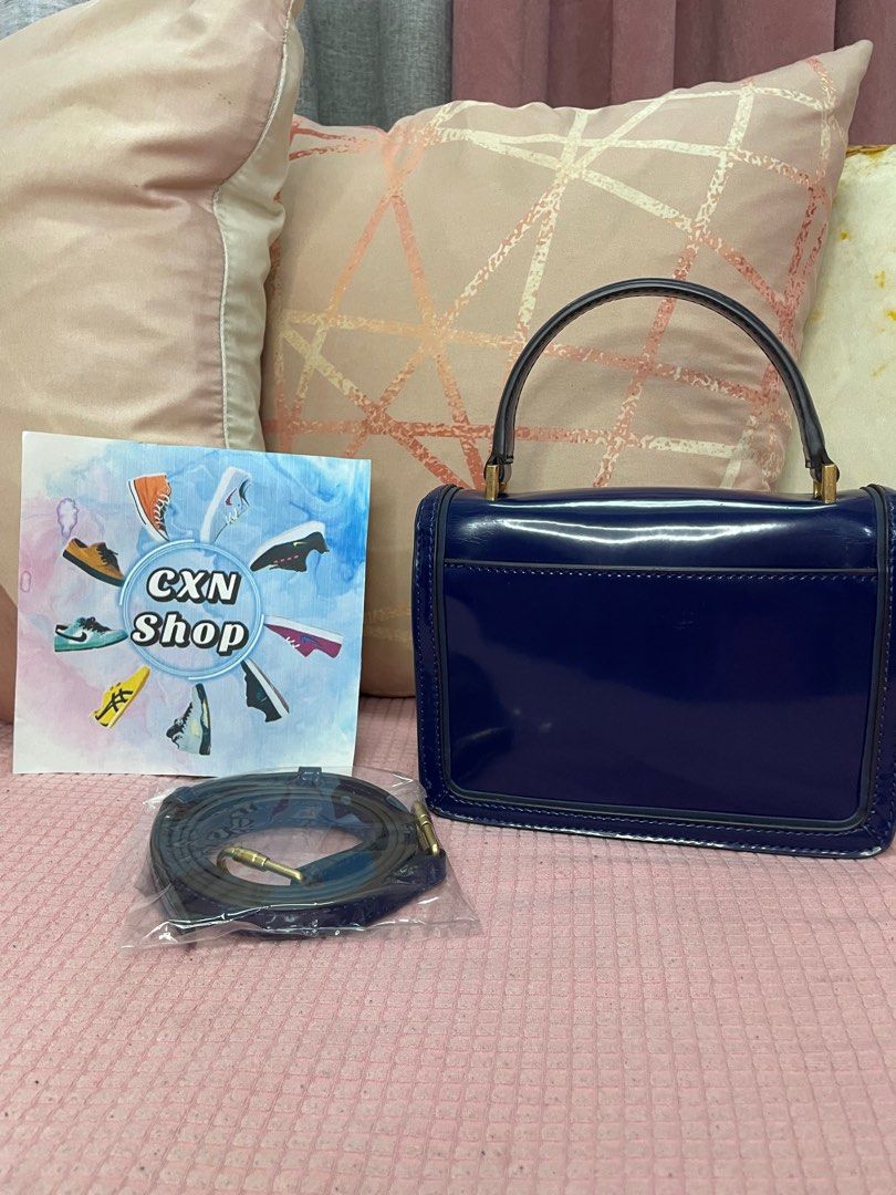ORIGINAL Tory Burch Juliette Mini Top-handle Bag (Category: Luxury Bags & Wallets) located in Binan City. Submitted by cxn.shop (Listing ID 1311351385, Image 2). Description: PRELOVED 💖 Very good used condition Minimal signs of use Crease marks on leather Comes with sling 100% ORIGINAL.
