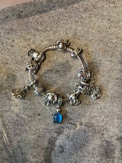(Category: ) located in . Submitted by jeanshopppppie (Listing ID 1311399428, Image 1). Description: .