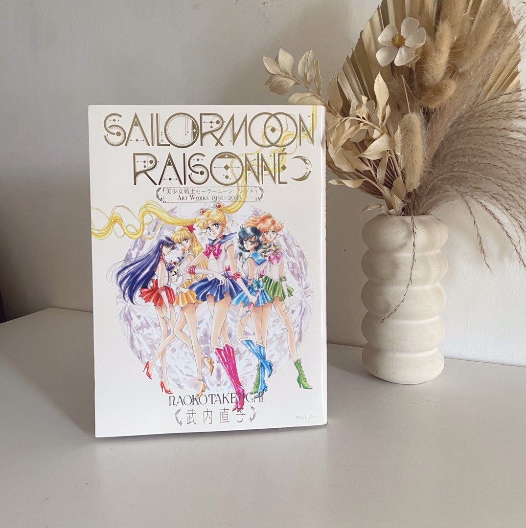 Sailor moon Raisonné Artbook (Category: Comics & Manga) located in Bocaue. Submitted by fernblush (Listing ID 1311354873, Image 1). Description: 𝐟𝐨𝐫 𝐬𝐚𝐥𝐞 🐇 Sailor moon Raisonné Artbook ₱2,950 ⤷ authentic/ official merch mod: flash mop: gcash, maya ✩₊˚.⋆☾⋆⁺₊✧.