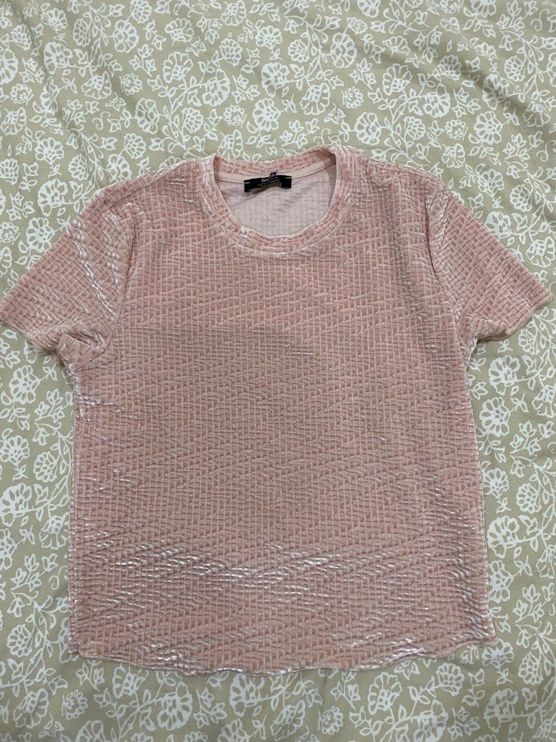 Shiny pink top BERSHKA (Category: Shirts) located in Pasig City. Submitted by declutter890 (Listing ID 1311369027, Image 1). Description: .