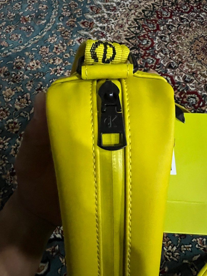 Calvin klein banana bag online