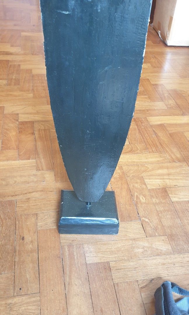 Table /console decor (Category: Other Home Decor) located in Singapore. Submitted by phoenix222 (Listing ID 1311379705, Image 2). Description: Great looking piece for table console or study decor... Good height not of small size..