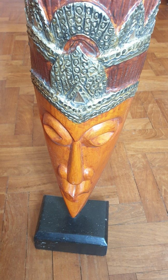 Table /console decor (Category: Other Home Decor) located in Singapore. Submitted by phoenix222 (Listing ID 1311379705, Image 3). Description: Great looking piece for table console or study decor... Good height not of small size..