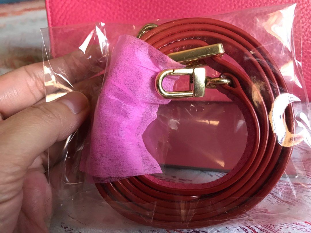 Tory Burch Sling Bag (Category: Luxury Bags & Wallets) located in Santa Rosa. Submitted by rina.rina3 (Listing ID 1311356521, Image 3). Description: Tory Burch hot pink cute bag with detachable adjustable sling Preowned from Korea With minimal signs of use on hardwares as seen in photos But overall condition is excellent Rubber linings all intact 9.5in x 1in x 5.5in Buyer to shoulder shipping fee .