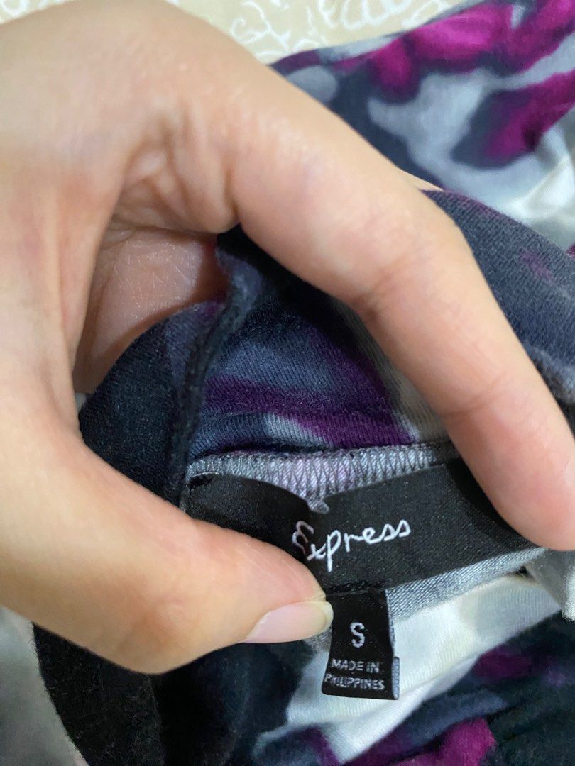 Turtleneck top (Category: Shirts) located in Pasig City. Submitted by declutter890 (Listing ID 1311369137, Image 2). Description: .