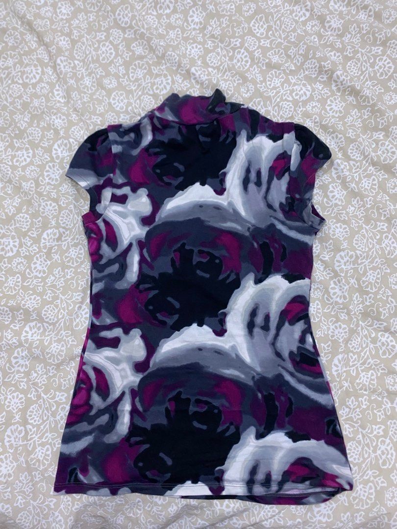Turtleneck top (Category: Shirts) located in Pasig City. Submitted by declutter890 (Listing ID 1311369137, Image 1). Description: .