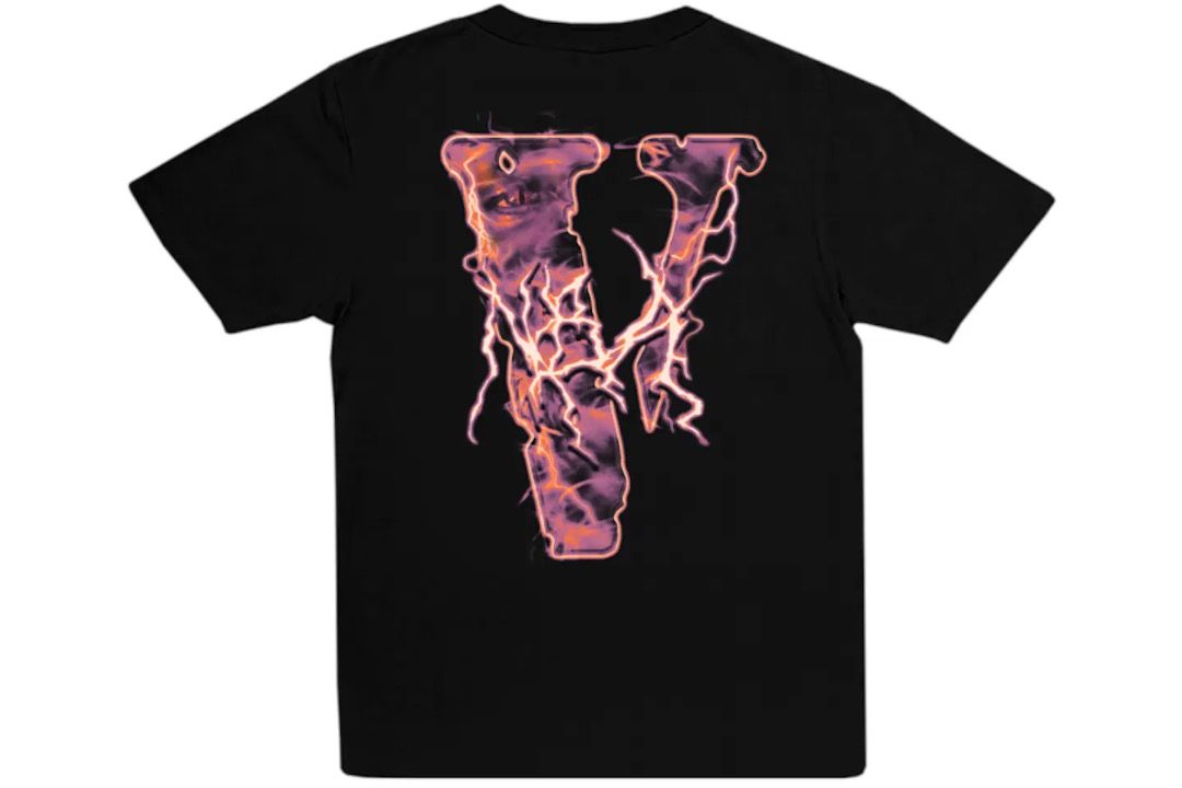 Vlone x NBA Youngboy (Never Broke Again) (Category: Tshirts & Polo Shirts ) located in Davao. Submitted by j.andrn (Listing ID 1311459866, Image 2). Description: Color may vary due to lighting‼️ Dimes: 22 x 29 Color rate: 10/10 Issues: None (good as new) Condition: Excellent (brand new condition) .