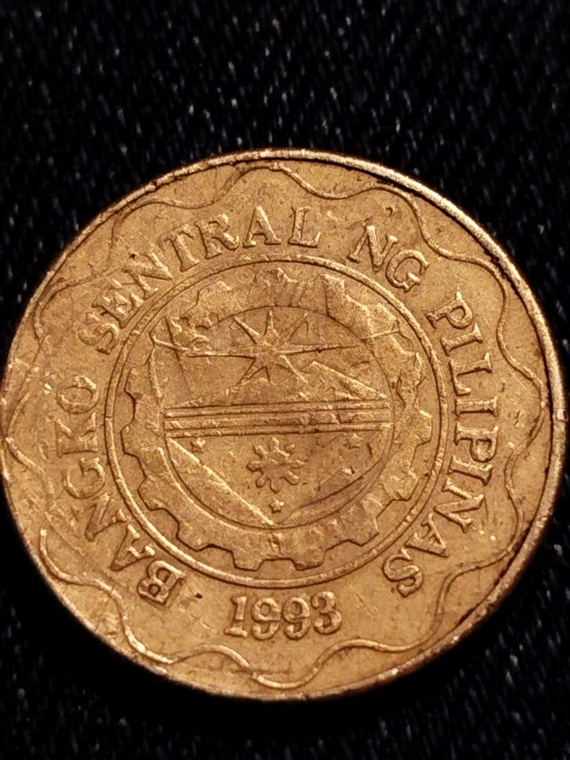 2005 5 piso BSP coin double strike reverse (Category: Currency) located in Subic. Submitted by regiedaniel01 (Listing ID 1306841396, Image 2). Description: add sf.