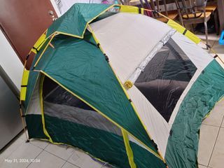 3 Person Automatic Camping Tent Two Tone Color Waterproof Brandnew with side windows handy size