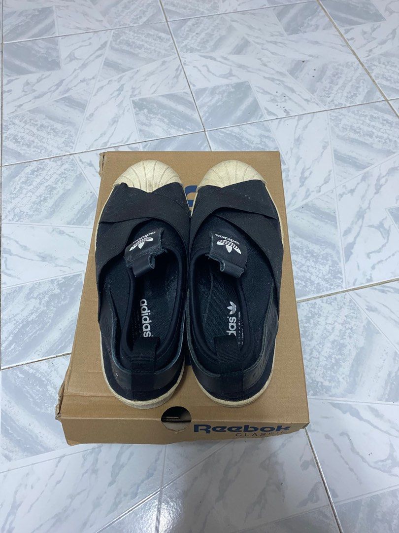 Outfit adidas slip on top