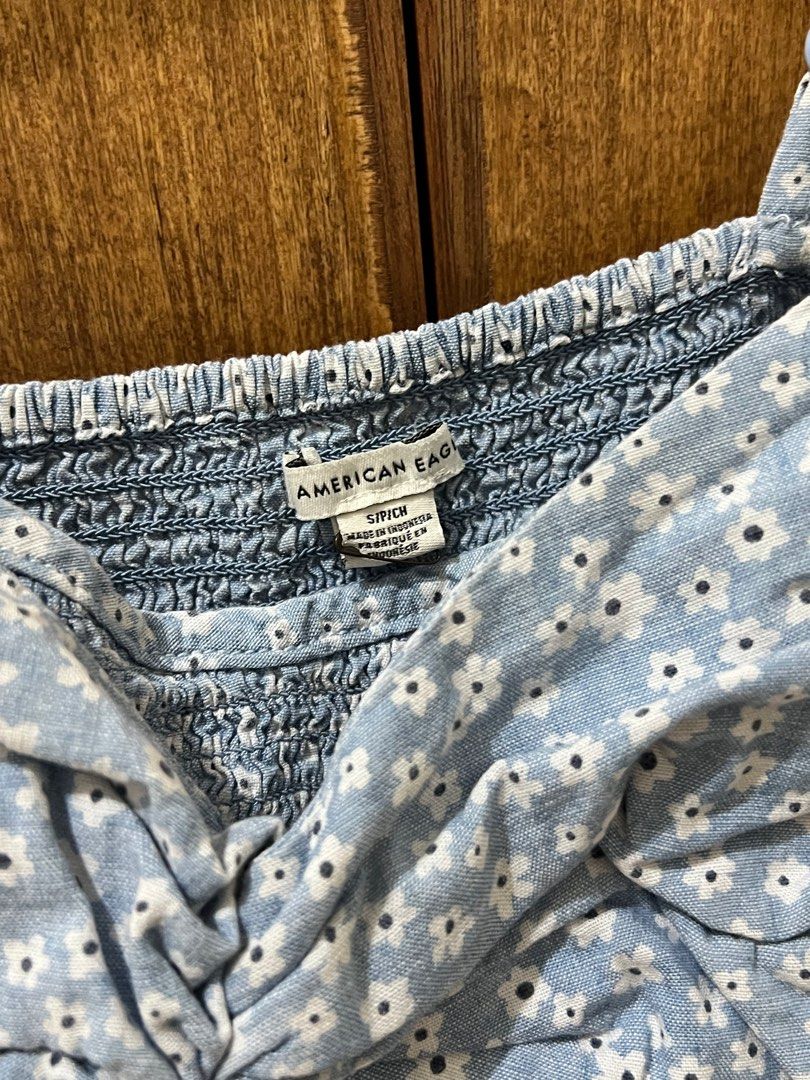 American Eagle blue tank top with floral design (Category: Sleeveless) located in Manila. Submitted by wardrobeaddict28 (Listing ID 1306755149, Image 2). Description: .