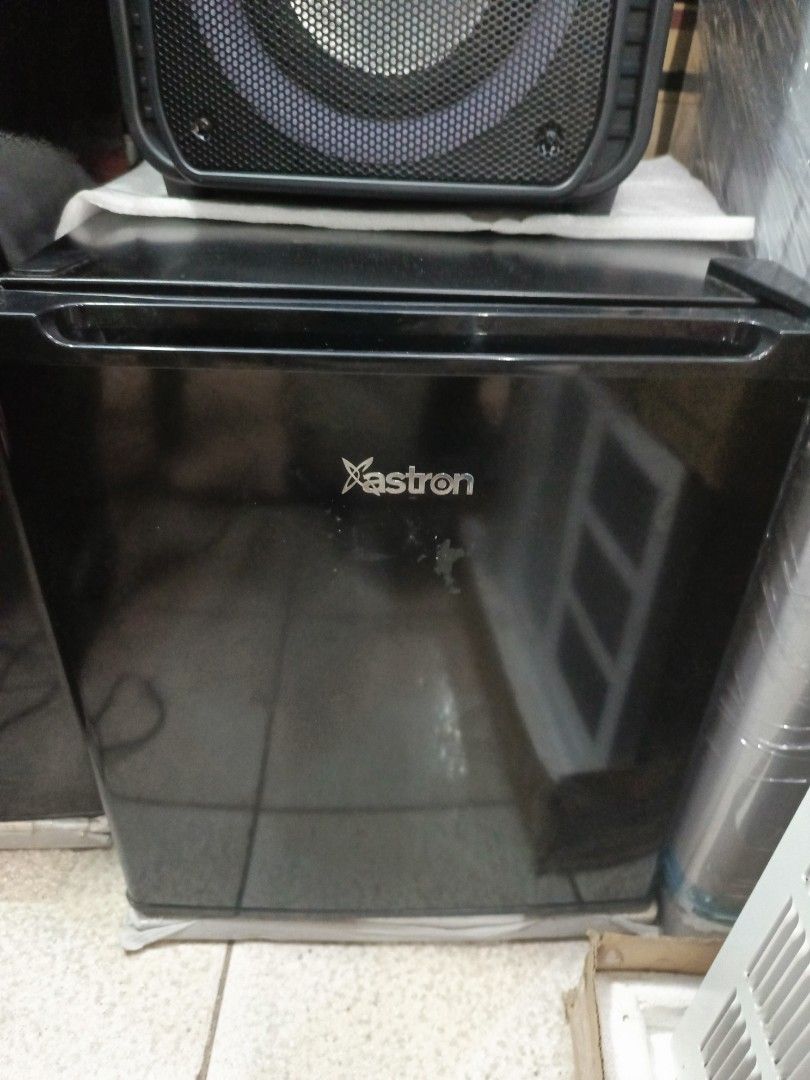 Astron 1.7cuft personal ref (Category: Refrigerators and Freezers) located in Makati City. Submitted by budgetappliance (Listing ID 1306808297, Image 1). Description: astron personal ref 220v 1.7cuft brand new mall pull out with minor scratch and dent for inquiries pls text or call 09058994523.