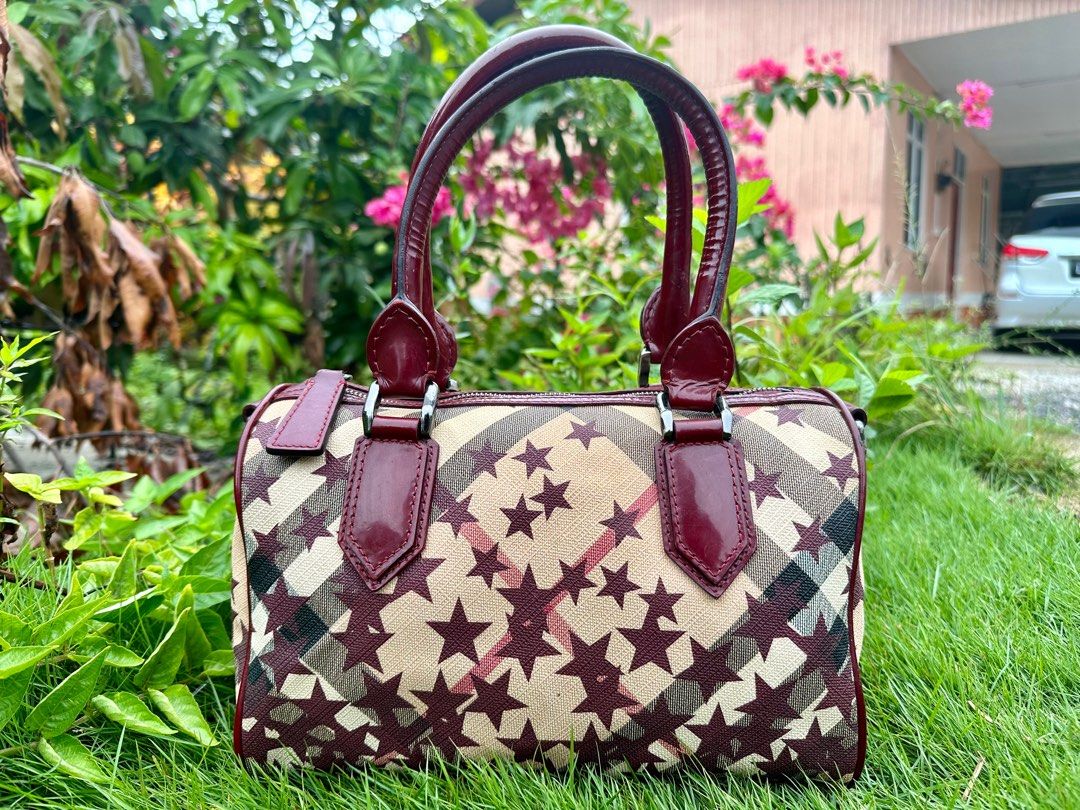 Burberry star bag store