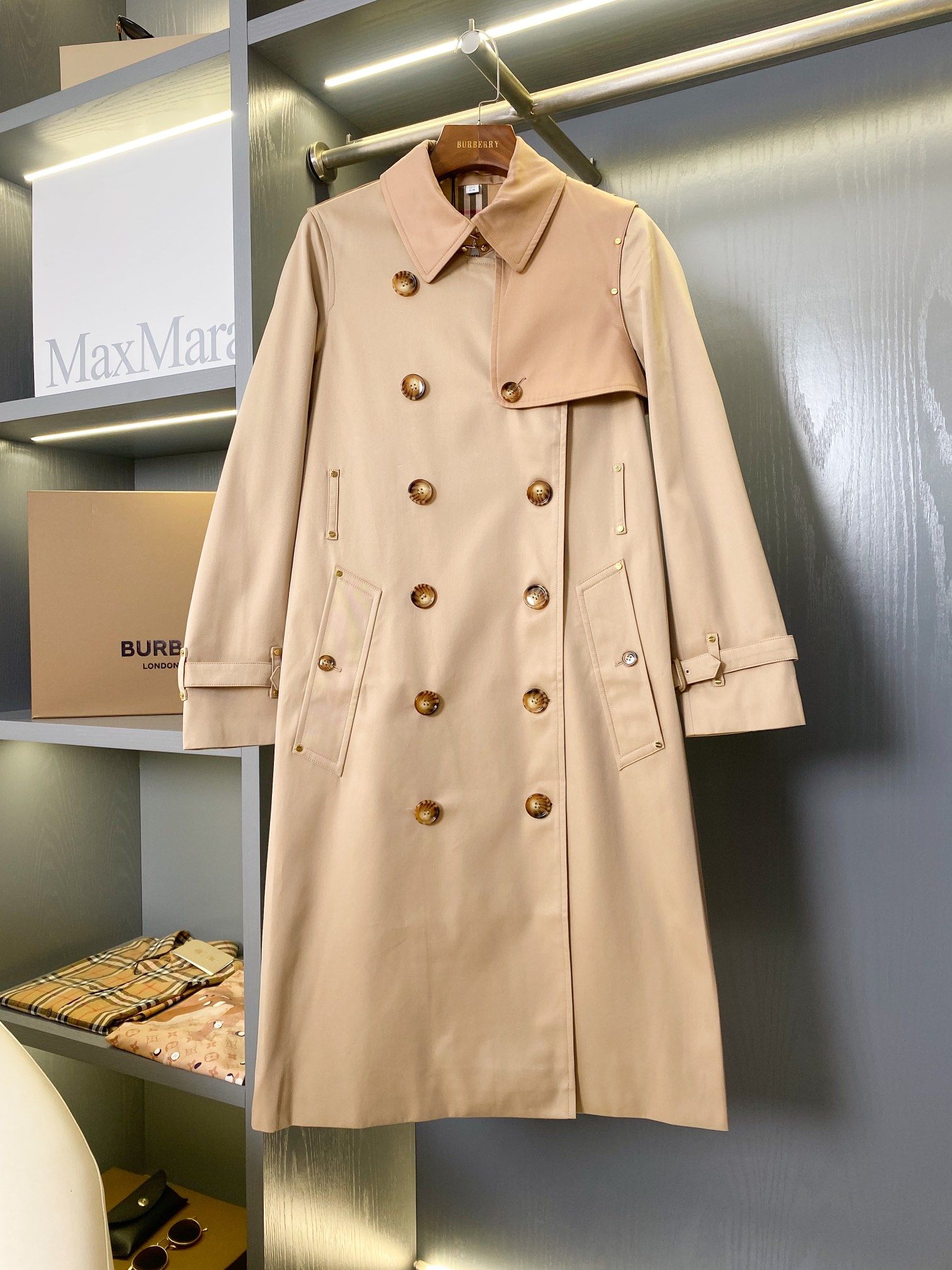 Authentic Burberry two tone cotton gabardine kensington fit trench coat Women s Fashion Coats Jackets and Outerwear on Carousell