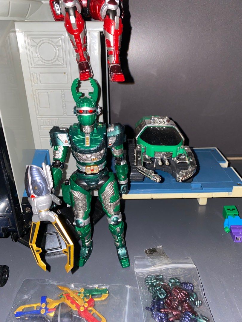 Beetle Borgs (Category: Action & Battle Toys) located in Manila. Submitted by cxtremetoy17724 (Listing ID 1306811191, Image 2). Description: Beetle Borgs Base Camp and Beetle Borgs Figures with alt hands and weapons Issue: Putol isang horn ng red figure.