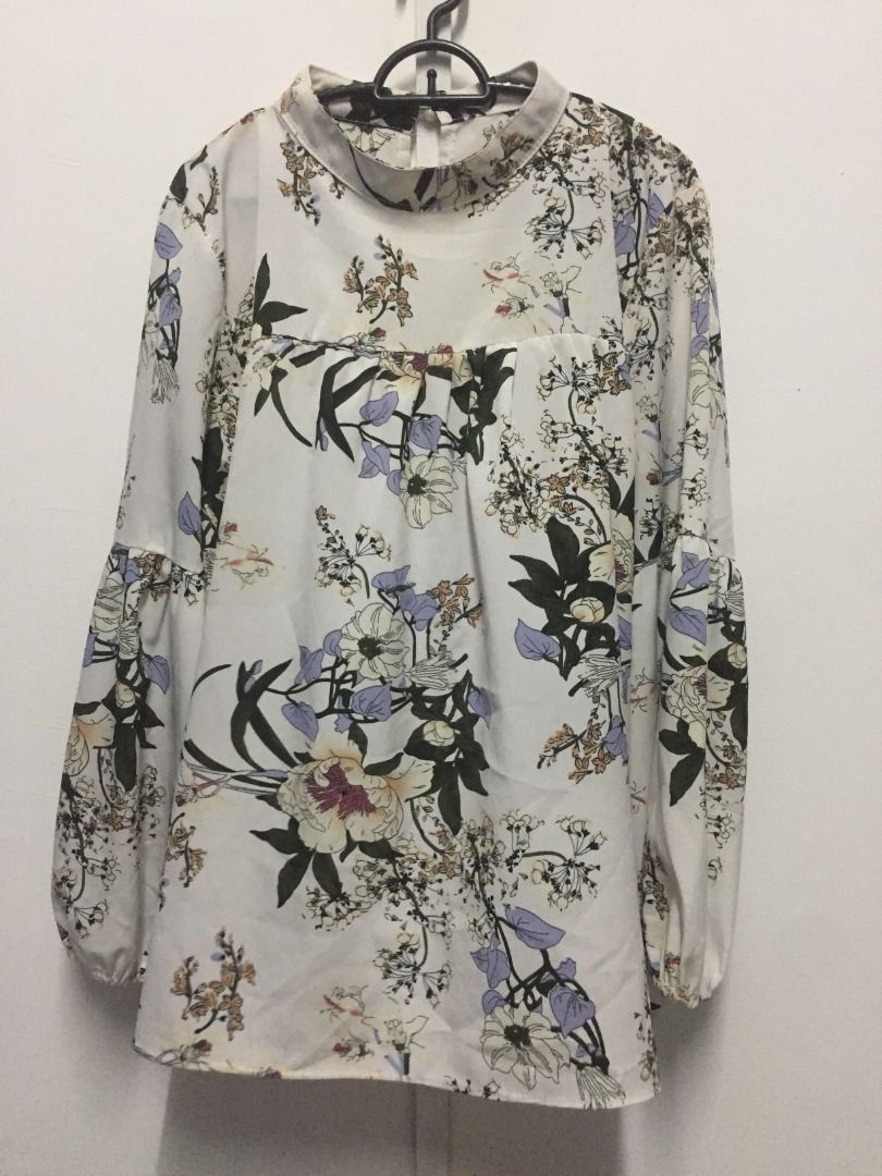 Blouse Bunga (Category: Blouses) located in Banting. Submitted by dwyaneaydee (Listing ID 1306758345, Image 1). Description: Hi girls, I'm selling out my preloved item. All items still in good condition. Reason to sell because I no longer use it. Shoulder: 16.5 inch Length: 25 inch .