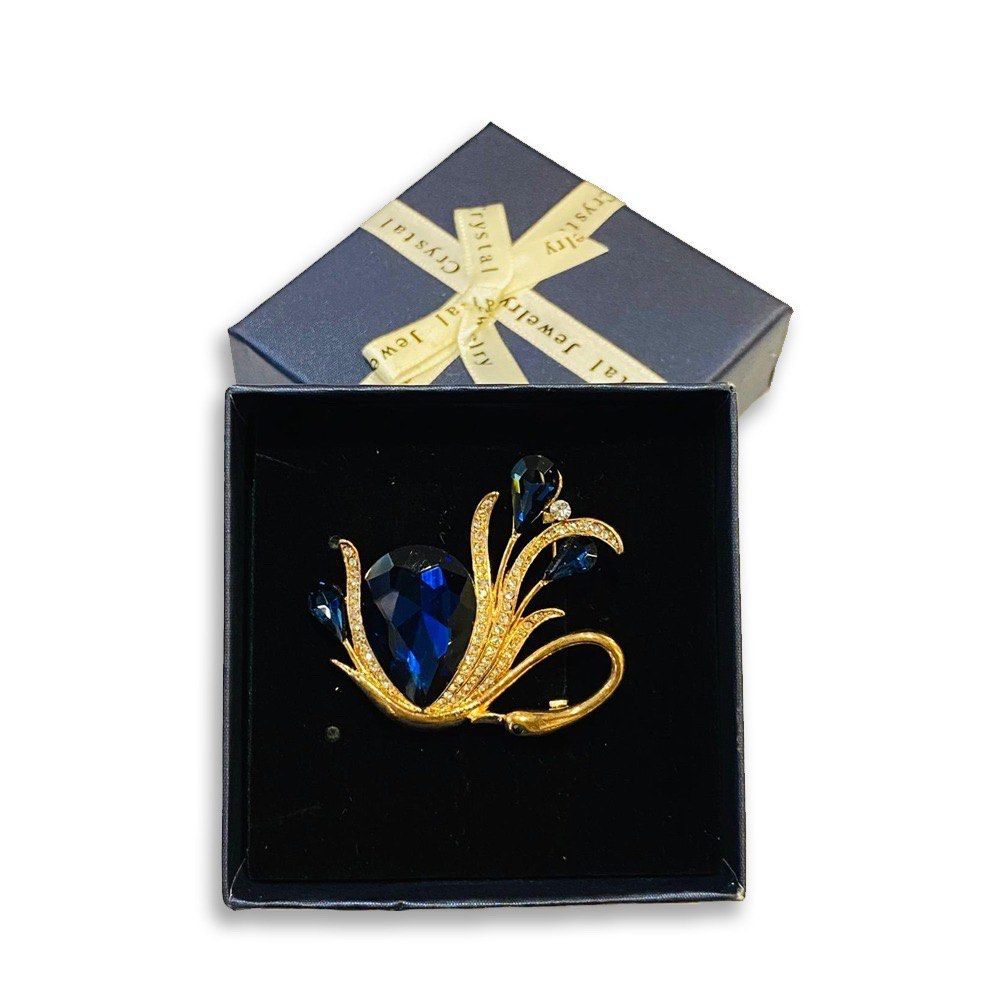 Denni brooch deals