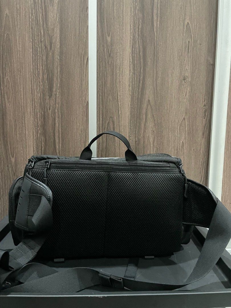 Camera bag (Category: Camera Bags & Carriers) located in Kapar. Submitted by noahh_ (Listing ID 1306792877, Image 3). Description: .