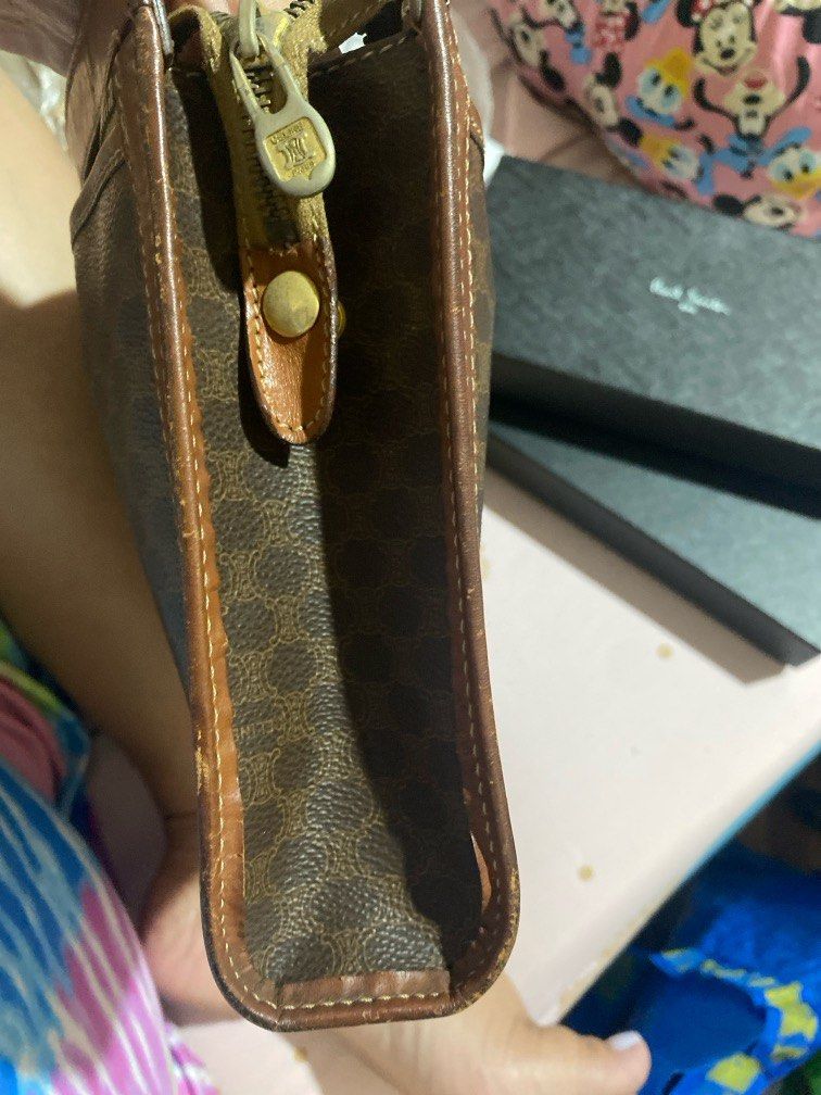 celine clutch (Category: Luxury Bags & Wallets) located in Antipolo. Submitted by prelovedcloseta (Listing ID 1306772237, Image 3). Description: auth celine clutch vintage preloved with signs of usage dry leather hardwares need to polish ( if maarte ka) if for personal use ok na ok pa siya.