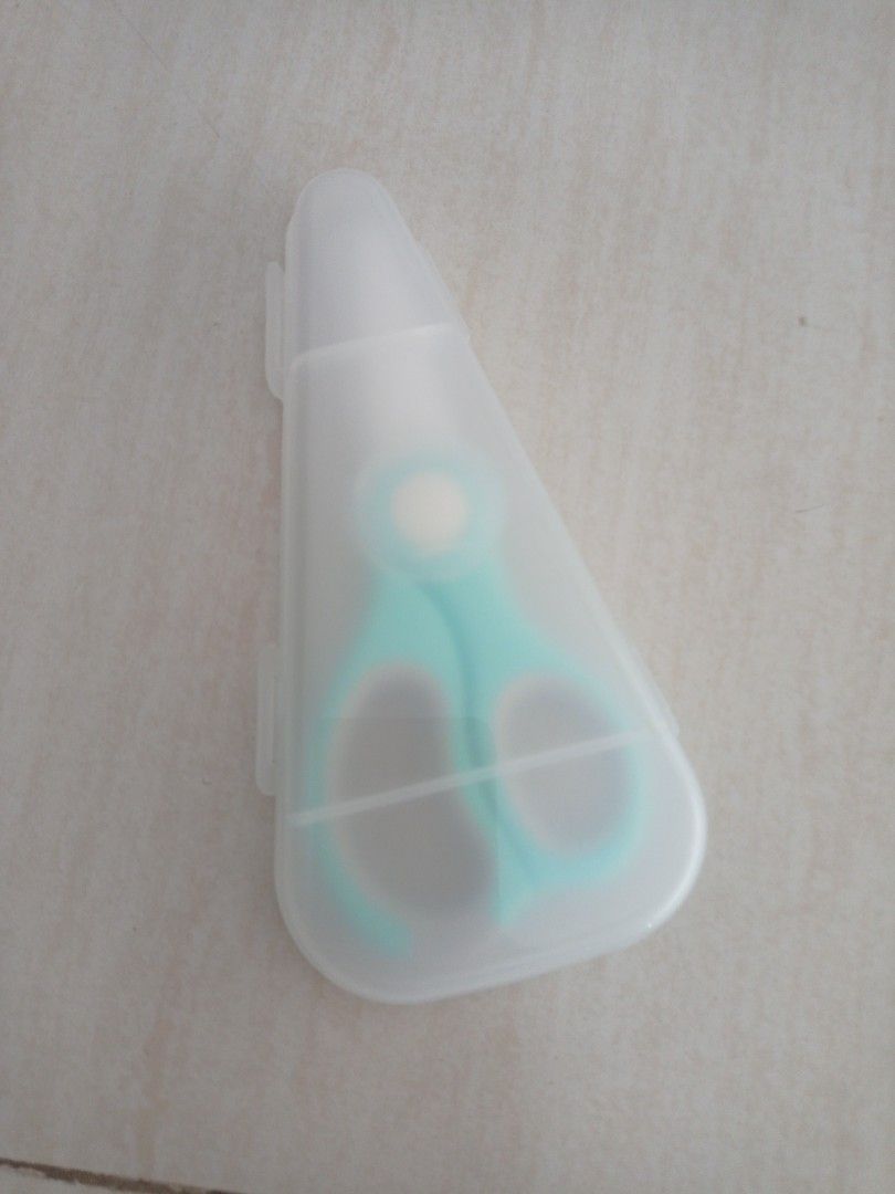 Ceramic scissors (Category: Craft Supplies & Tools) located in Singapore. Submitted by coachforcoach (Listing ID 1306750722, Image 4). Description: Ceramic scissors With cover and frosted storage box Brand new $8 Self collect at Telok Blangah Street 31 (Available).