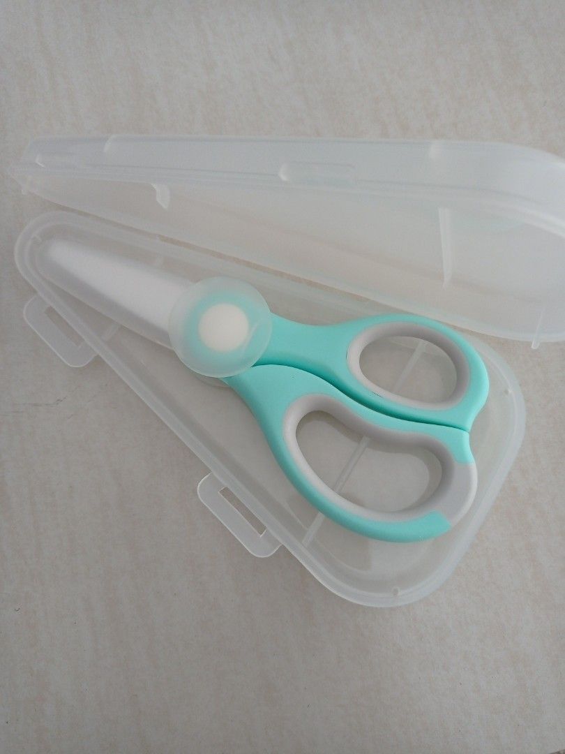 Ceramic scissors (Category: Craft Supplies & Tools) located in Singapore. Submitted by coachforcoach (Listing ID 1306750722, Image 3). Description: Ceramic scissors With cover and frosted storage box Brand new $8 Self collect at Telok Blangah Street 31 (Available).
