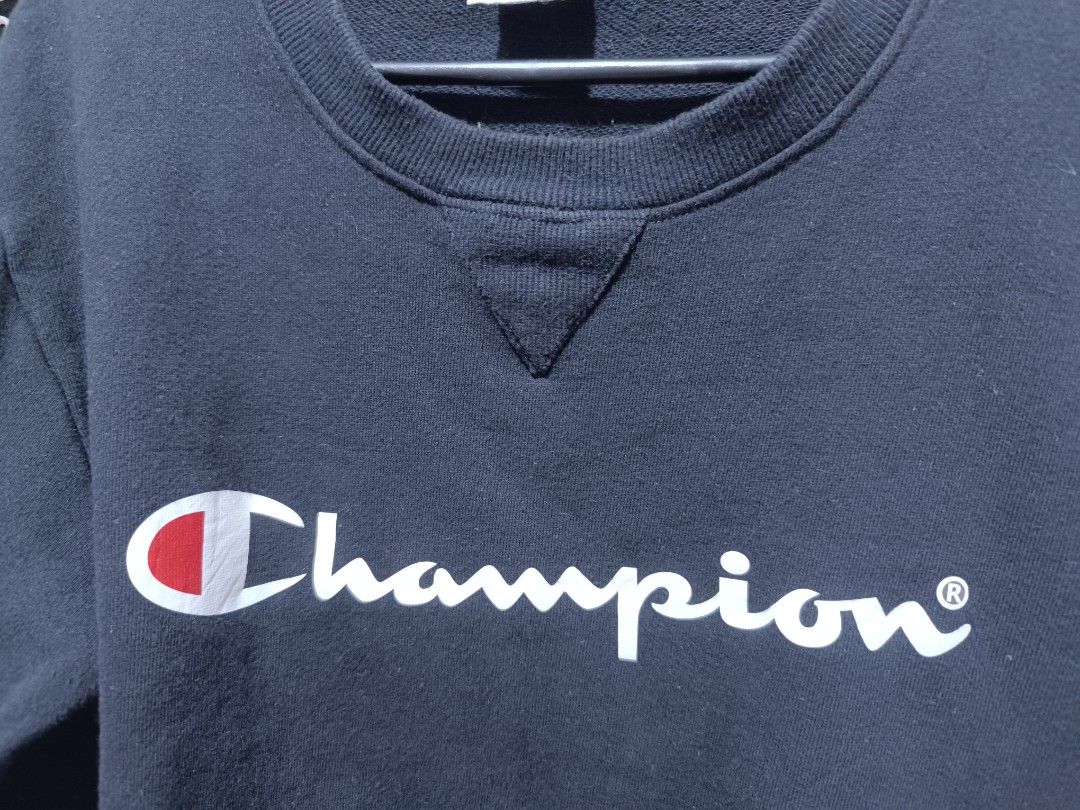 Champion Classic Big Script Logo Sweatshirt / Sweater / Pullover for Men or Women (Category: Coats, Jackets and Outerwear) located in Malabon City. Submitted by yelosunday (Listing ID 1306735544, Image 3). Description: From Japan. Hindi ko 'to masyadong nagamit. Color rate is 9/10. With embroidered C logo patch on the sleeve. Photos are provided for your own authentication. Please refer to the first photo for dimensions. If you need more photos o