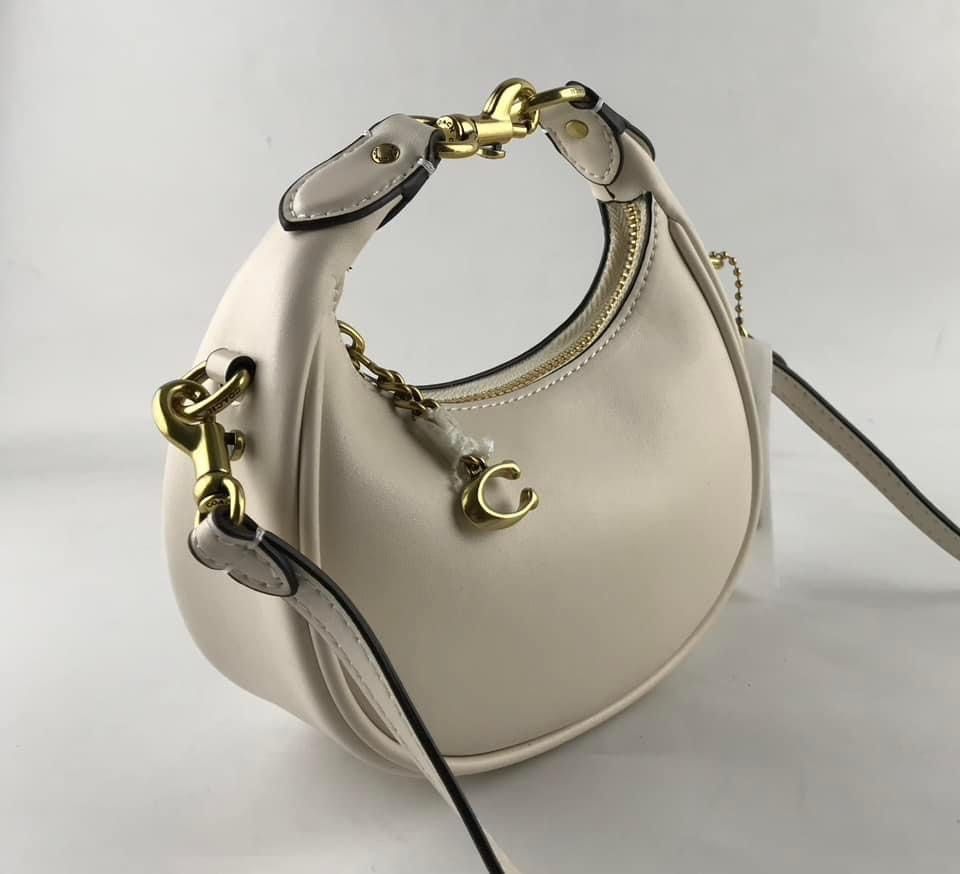 Coach White Cbody Jonie Mini (Category: Looking For) located in Manila. Submitted by bagislifeshop (Listing ID 1306867659, Image 1). Description: .