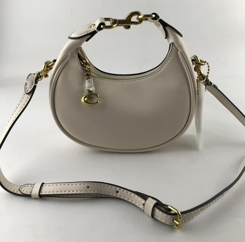 Coach White Cbody Jonie Mini (Category: Looking For) located in Manila. Submitted by bagislifeshop (Listing ID 1306867659, Image 2). Description: .