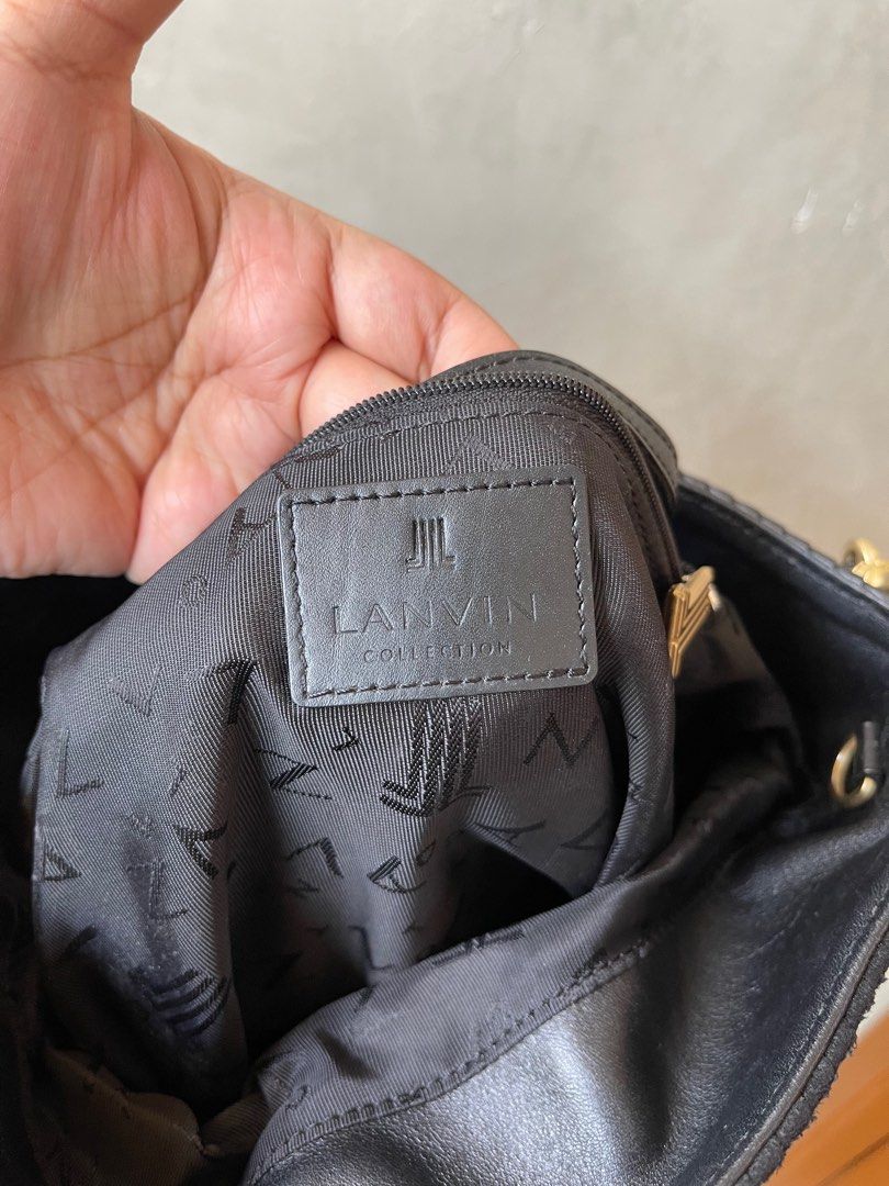 For sale! Lanvin shoulder bag (Category: Shoulder Bags) located in Pasig City. Submitted by akg07 (Listing ID 1306752184, Image 2). Description: Pre loved lanvin shoulder bag Lightly used .