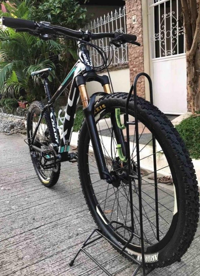 Giant XTC (Category: Bicycles) located in Quezon City. Submitted by caseybrian47891 (Listing ID 1306826912, Image 1). Description: Giant XTC MTB Still looks new, very slightly used this Giant XTC MTB size Medium 17 Frame Mint Green color has an internal cabling system , 27.5 Cole Air Fork ( stealth black ),Atomic Short Stem, Maxxis Ardent 27.5x2. 3 Tires , Shimano Alivio 3x9 speed Groupset, UNo Seatpost, Selle San Marco Saddle ( black w mint gree