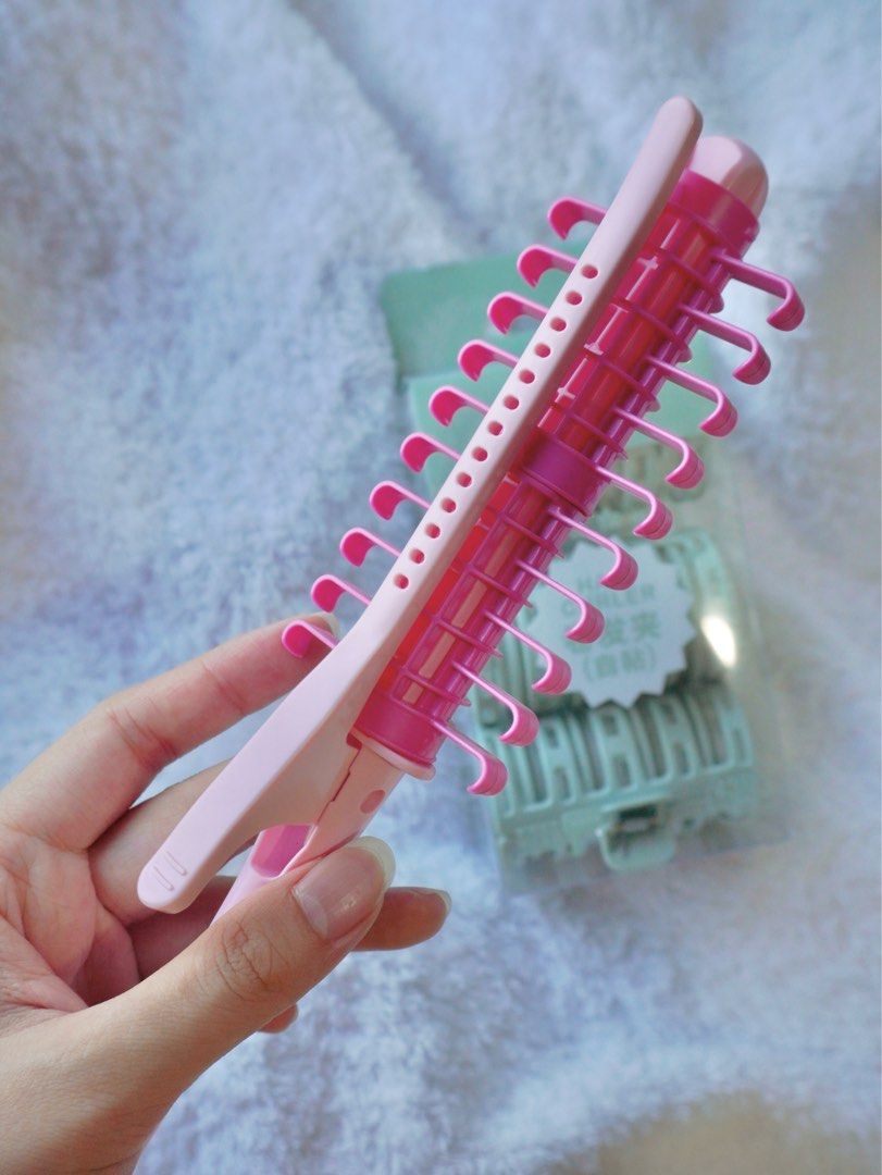 Hair curlers set (Category: Hair) located in Quezon City. Submitted by joolei.declutter (Listing ID 1306799374, Image 2). Description: 🚫 no haggling please, last price posted! ‼️ PAYMENT FIRST BEFORE RESERVING 🛍️ bought @ Daiso + Gladking ❓RFS: wala na po ako bangs hahaha ✨ seldom used kasi tamad 😭 💸 MOP GCash, Maya, BPI, BDO 💖 first to pay reserves & gets the item ❌ No COD and Shxpee Checkout.