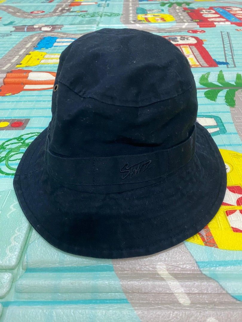Hat Pull & Bear (Category: Cap & Hats) located in Petaling Jaya. Submitted by Alhans (Listing ID 1306880349, Image 3). Description: .
